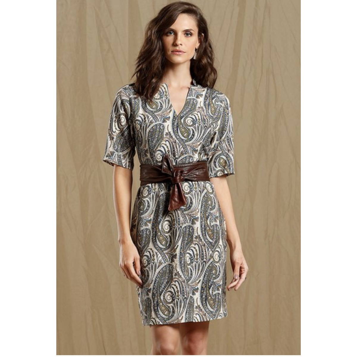 vestido curto de linho
